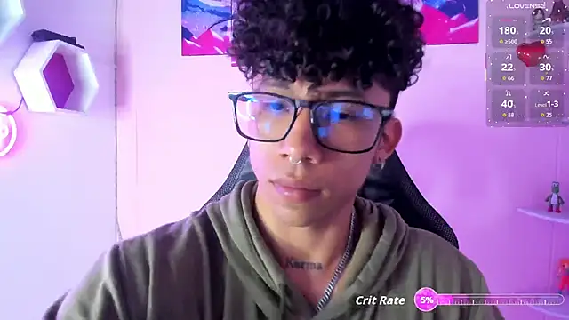 Snapshot of AkazaBoy_ chatting on 09.19.25 AkazaBoy online show from 09.19.25