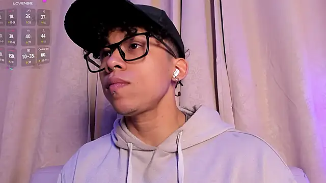 AkazaBoy  online show from 03.18.26