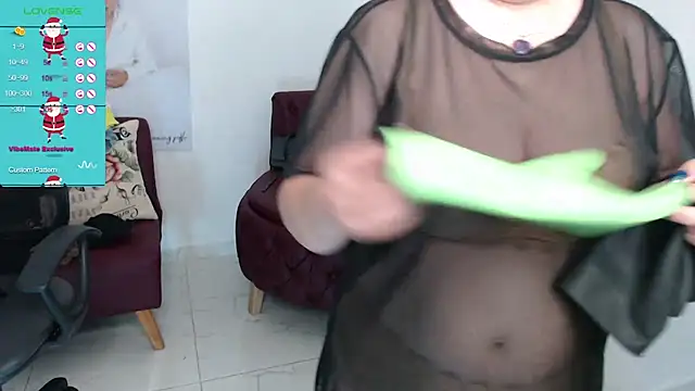 Snapshot of Serenay_ chatting on 12.12.24 Serenay online show from 12.12.24