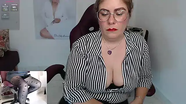 Snapshot of Serenay_ chatting on 12.21.24 Serenay online show from 12.21.24