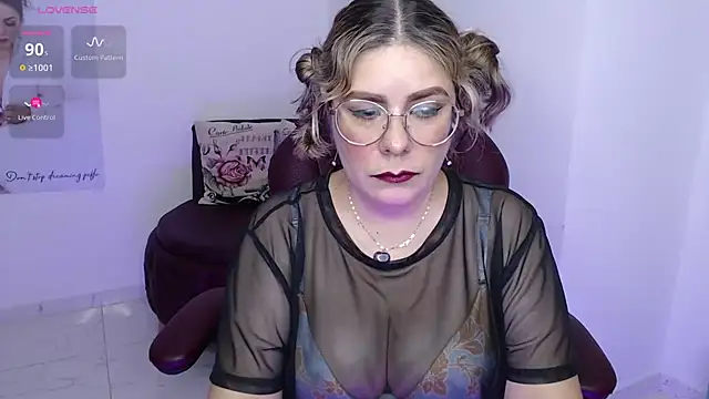 Snapshot of Serenay_ chatting on 02.13.25 Serenay online show from 02.13.25