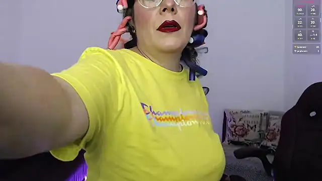 Snapshot of Serenay_ chatting on 10.31.25 Serenay online show from 10.31.25