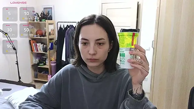 Snapshot of Space_X_Roxy_ chatting on 11.01.25 Space X Roxy online show from 11.01.25