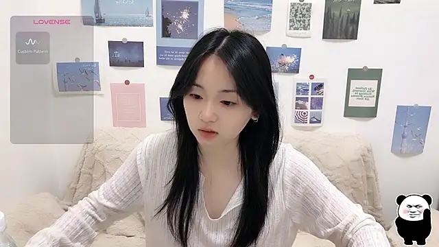 Snapshot of LiLiYbaby chatting on 10.30.25 LiLiYbaby online show from 10.30.25