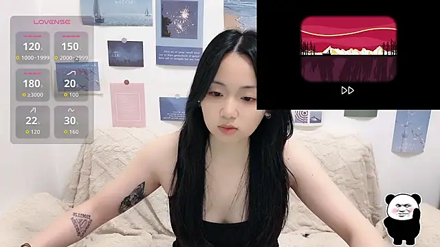 Snapshot of LiLiYbaby chatting on 10.31.25 LiLiYbaby online show from 10.31.25