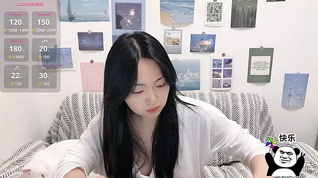 Snapshot of LiLiYbaby chatting on 11.12.25 LiLiYbaby online show from 11.12.25