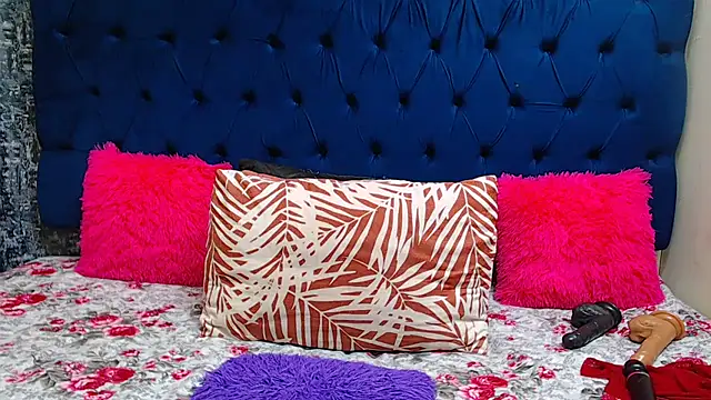 Snapshot of MelaninBear chatting on 10.01.25 MelaninBear online show from 10.01.25