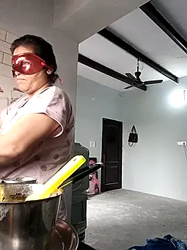 Snapshot of Punjabi_beauty123 chatting on 10.28.25 Punjabi beauty123 online show from 10.28.25