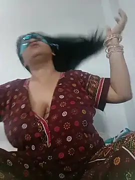 Snapshot of Punjabi_beauty123 chatting on 10.31.25 Punjabi beauty123 online show from 10.31.25