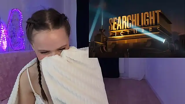 Snapshot of Emillias chatting on 10.01.25 Emillias online show from 10.01.25