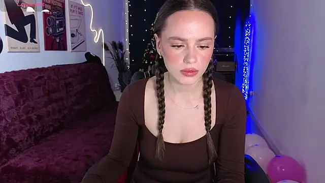 Emillias online show from 12.19.25