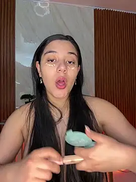 Snapshot of floriamANDjazmin chatting on 05.02.26 floriamANDjazmin online show from 05.02.26