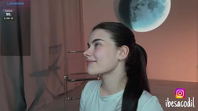 Snapshot of adriana_allien chatting on 05.11.26 adriana allien online show from 05.11.26