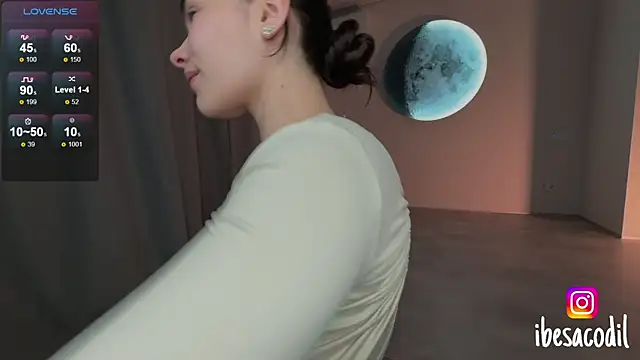 Snapshot of adriana_allien chatting on 05.19.26 adriana allien online show from 05.19.26