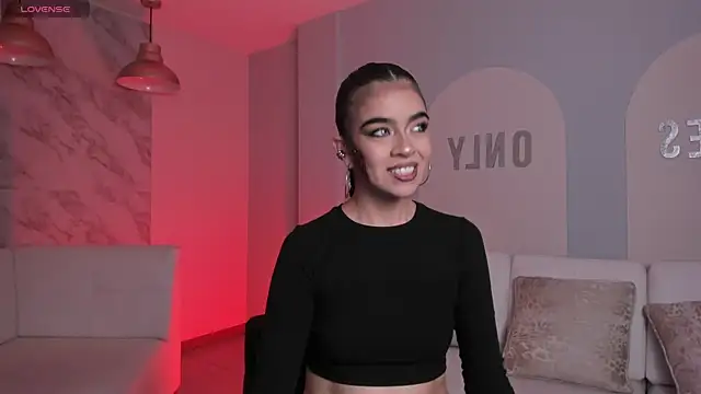 Snapshot of AlanaCraft chatting on 10.31.25 AlanaCraft online show from 10.31.25