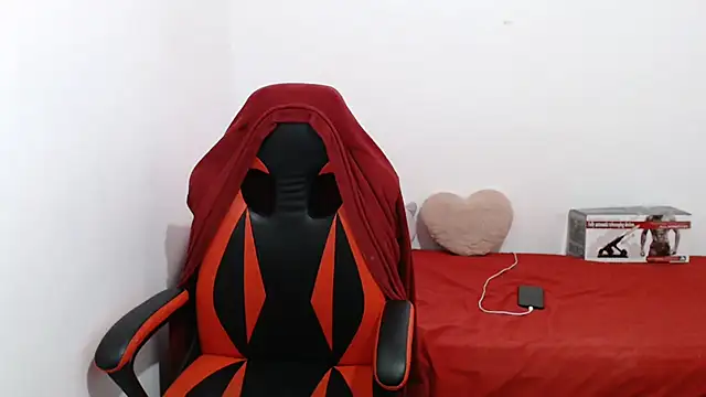 madelyn30 online show from 11.29.25