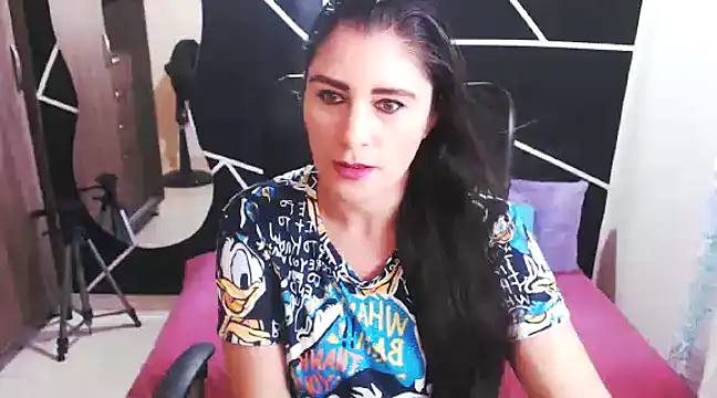 Snapshot of LUCY_LI chatting on 01.22.25 LUCY LI online show from 01.22.25