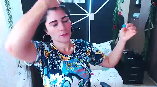 Snapshot of LUCY_LI chatting on 03.15.25 LUCY LI online show from 03.15.25