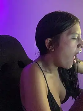 Snapshot of _18_laura chatting on 12.30.24 18 laura online show from 12.30.24