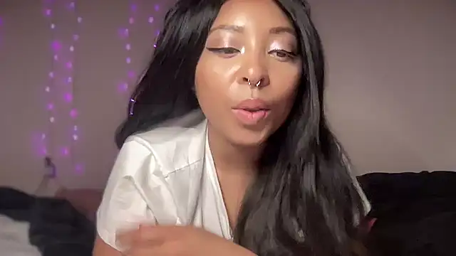 Snapshot of BaileyBaird chatting on 03.05.25 BaileyBaird online show from 03.05.25