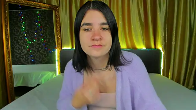 Snapshot of _Polly_Love_ chatting on 10.15.25 Polly Love online show from 10.15.25