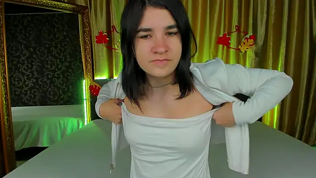 Snapshot of _Polly_Love_ chatting on 10.20.25 Polly Love online show from 10.20.25