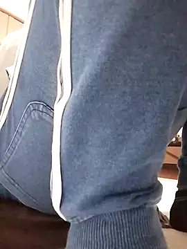 Snapshot of majak chatting on 10.20.25 majak online show from 10.20.25