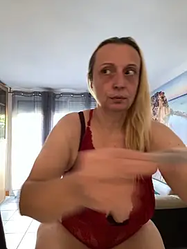 Snapshot of Melinastarr chatting on 09.22.25 Melinastarr online show from 09.22.25