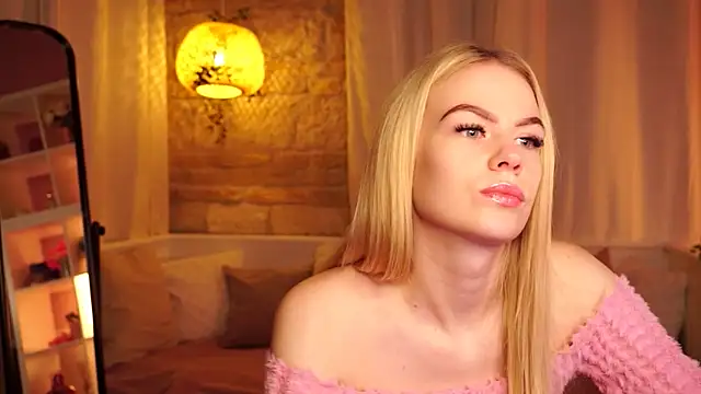 Snapshot of sn0w_barbie chatting on 11.07.25 sn0w barbie online show from 11.07.25