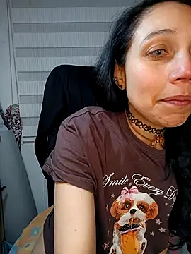 Snapshot of KimPielCanela chatting on 10.05.25 KimPielCanela online show from 10.05.25