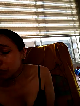 Snapshot of KimPielCanela chatting on 11.12.25 KimPielCanela online show from 11.12.25