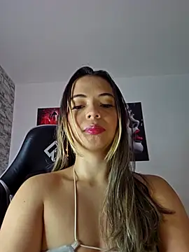 Snapshot of Antonella2_m chatting on 09.15.25 Antonella2 m online show from 09.15.25