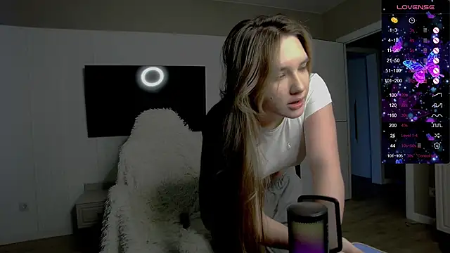 Holly Molii online show from 11.23.25