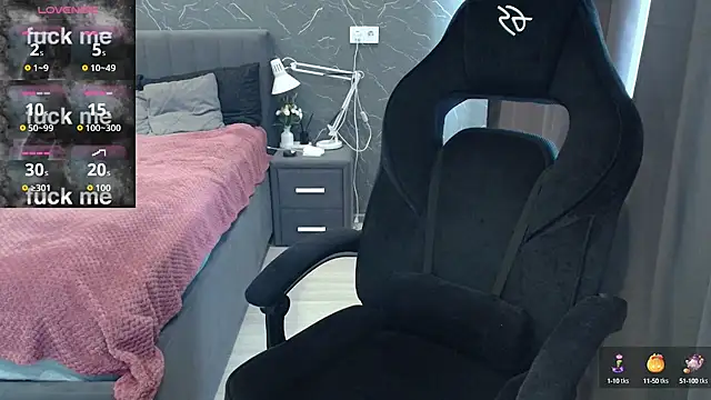 Snapshot of Alice_Weiss chatting on 10.09.25 Alice Weiss online show from 10.09.25