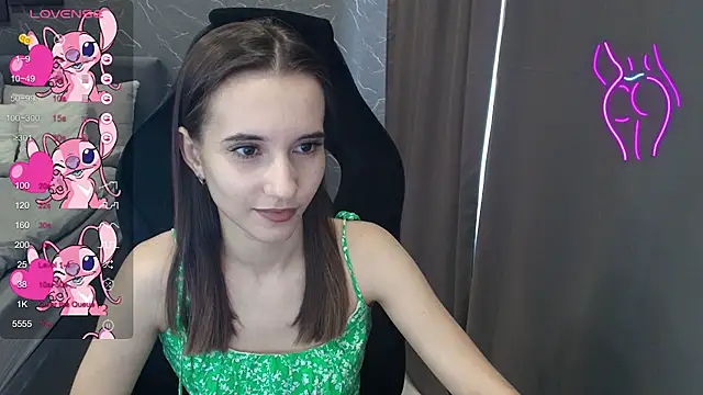 Snapshot of Alice_Weiss chatting on 11.06.25 Alice Weiss online show from 11.06.25