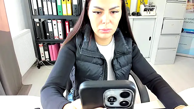 Snapshot of kilenyapatrice chatting on 09.30.25 kilenyapatrice online show from 09.30.25