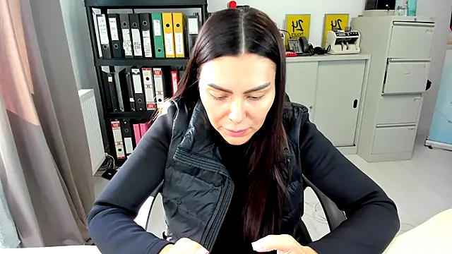 Snapshot of kilenyapatrice chatting on 10.11.25 kilenyapatrice online show from 10.11.25