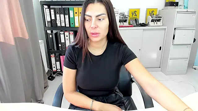 Snapshot of kilenyapatrice chatting on 10.23.25 kilenyapatrice online show from 10.23.25