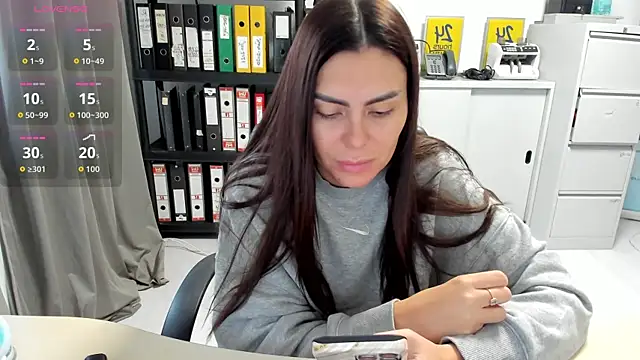 Snapshot of kilenyapatrice chatting on 10.27.25 kilenyapatrice online show from 10.27.25