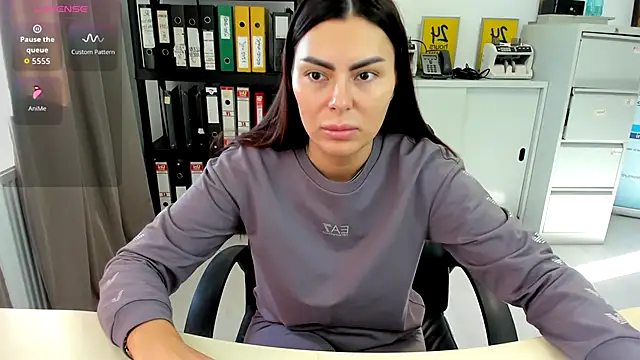 Snapshot of kilenyapatrice chatting on 10.30.25 kilenyapatrice online show from 10.30.25