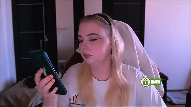 Snapshot of EvaAndLilith chatting on 10.11.25 EvaAndLilith online show from 10.11.25