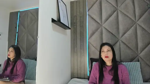 Snapshot of JaylaScott__ chatting on 10.12.25 JaylaScott online show from 10.12.25