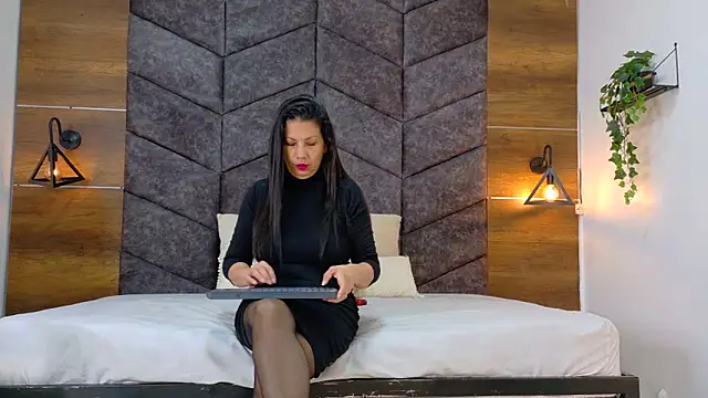 Snapshot of JaylaScott__ chatting on 11.01.25 JaylaScott online show from 11.01.25