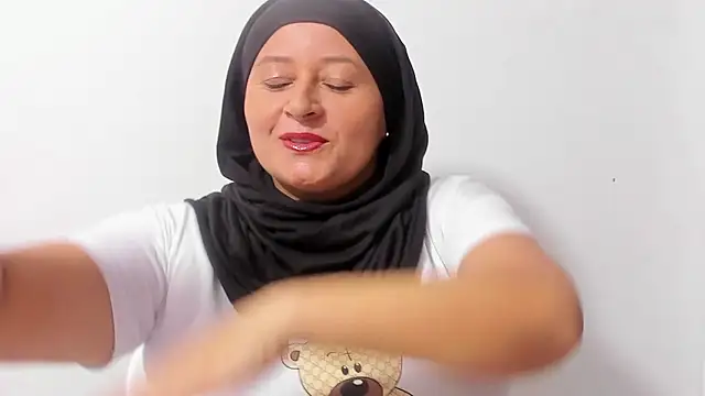 Snapshot of azahara_musli chatting on 01.08.26 azahara musli online show from 01.08.26