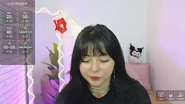 Snapshot of hina_tay chatting on 12.22.24 hina tay online show from 12.22.24