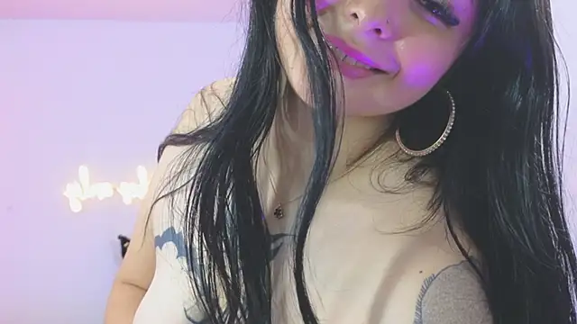 Snapshot of hina_tay chatting on 02.03.25 hina tay online show from 02.03.25