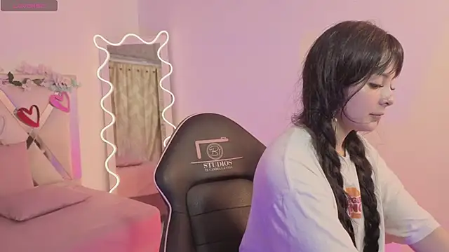 hina tay online show from 01.18.26