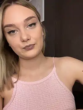 Snapshot of Alisa_Rise chatting on 11.02.25 Alisa Rise online show from 11.02.25