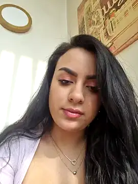 Snapshot of ElyzaIbarra chatting on 02.11.25 ElyzaIbarra online show from 02.11.25