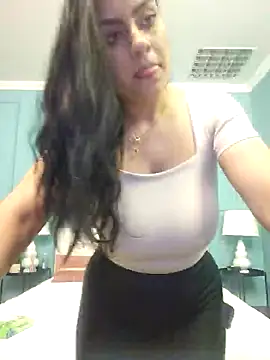 Snapshot of ElyzaIbarra chatting on 02.12.25 ElyzaIbarra online show from 02.12.25